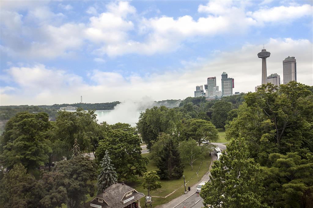 Stay in style at Sheraton Fallsview Hotel