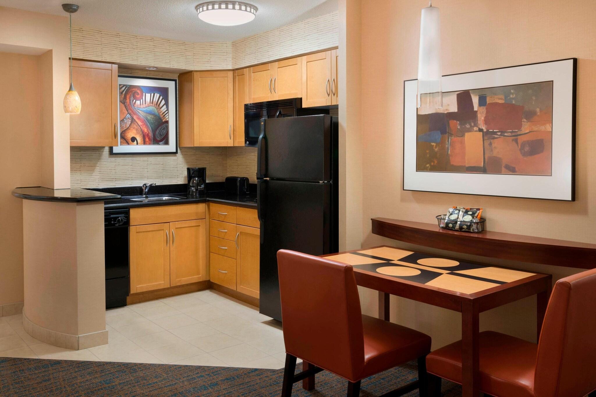 Stay in style at Residence Inn Toronto Downtown/Entertainment District