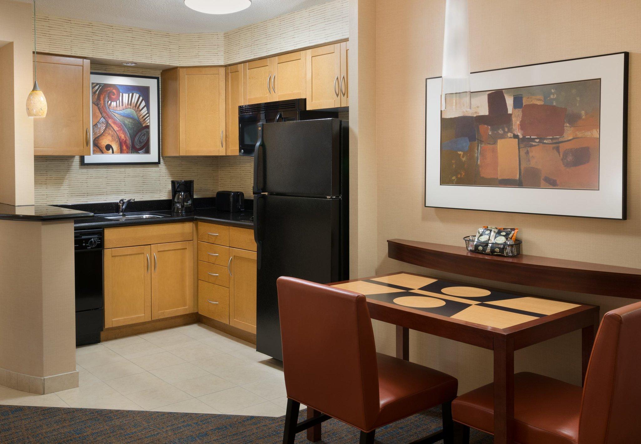 Stay in style at Residence Inn Toronto Downtown/Entertainment District