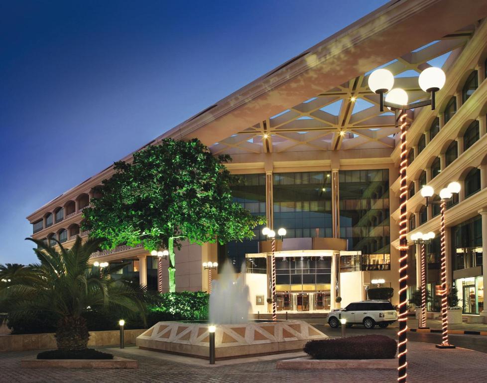 Stay in style at Mövenpick Dubai Grand Al Bustan