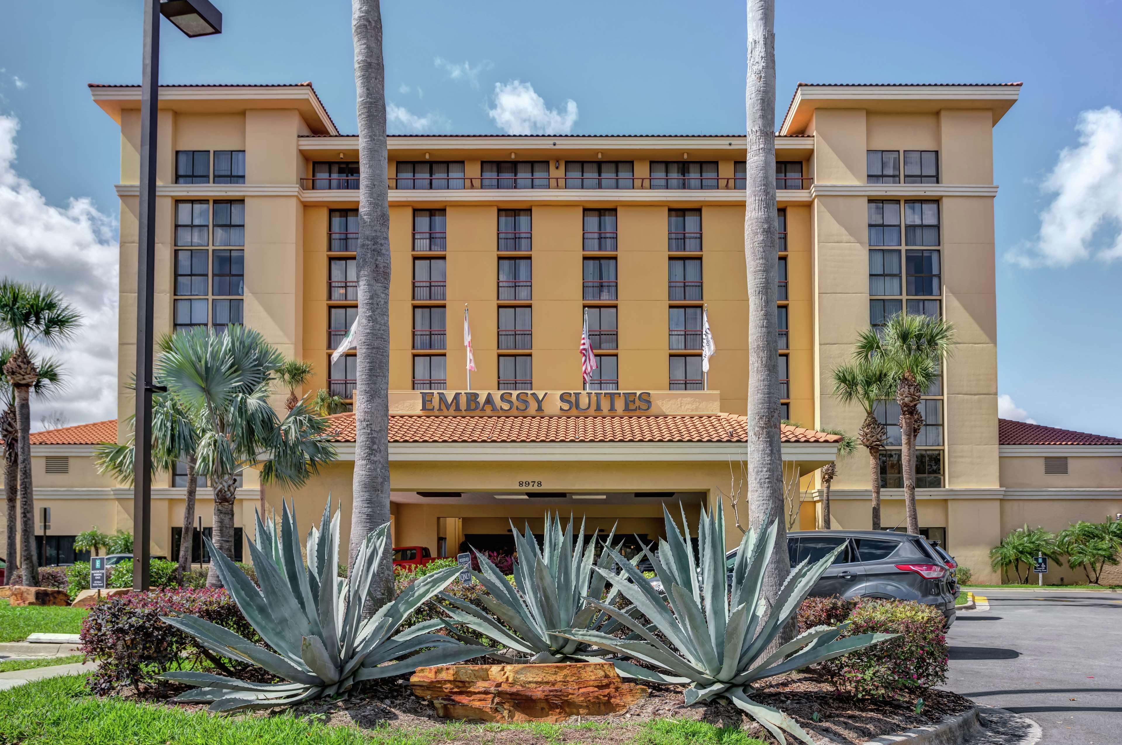 Stay in style at Embassy Suites by Hilton Orlando International Drive Convention Center