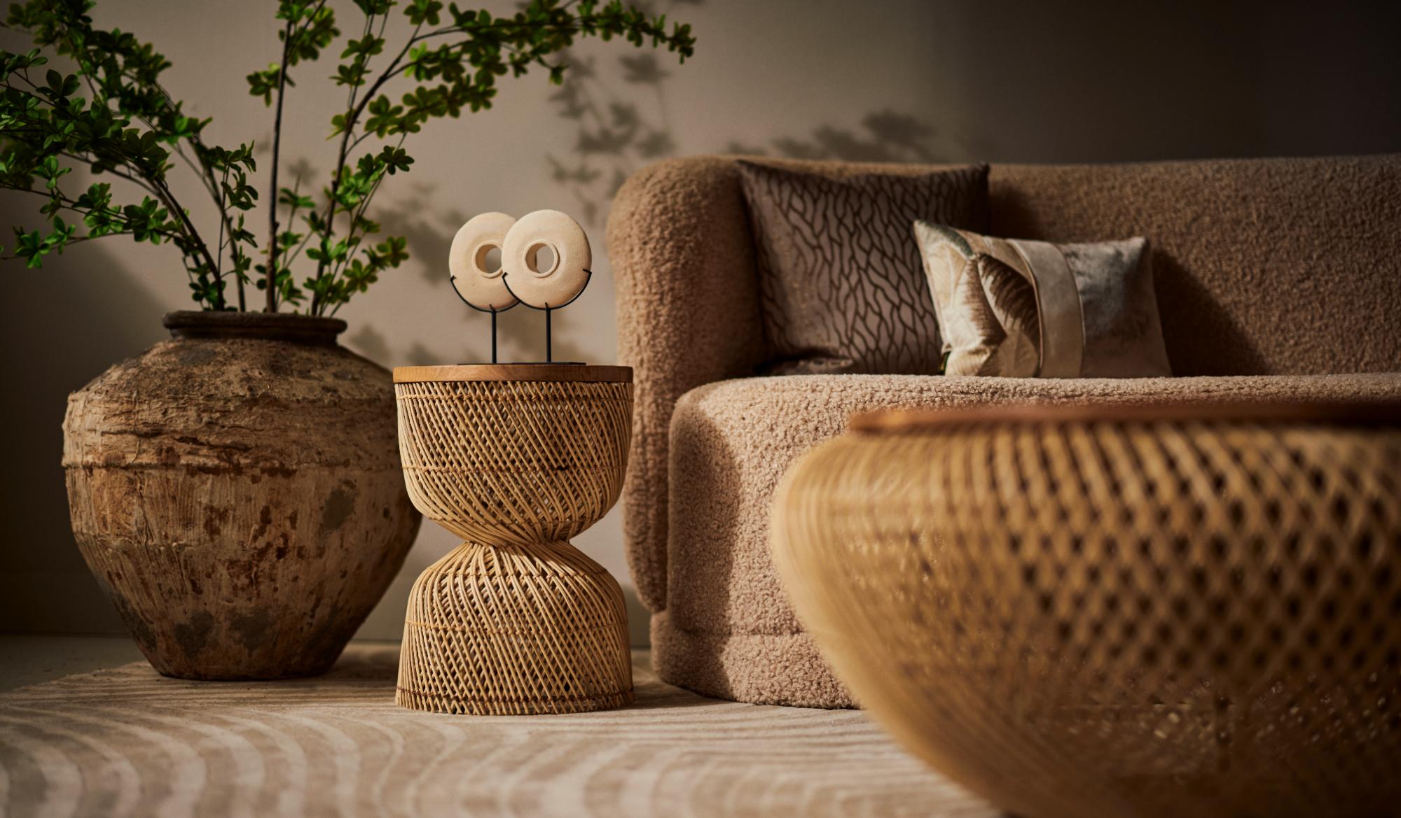 dobo-round-white-stone-on-stand3