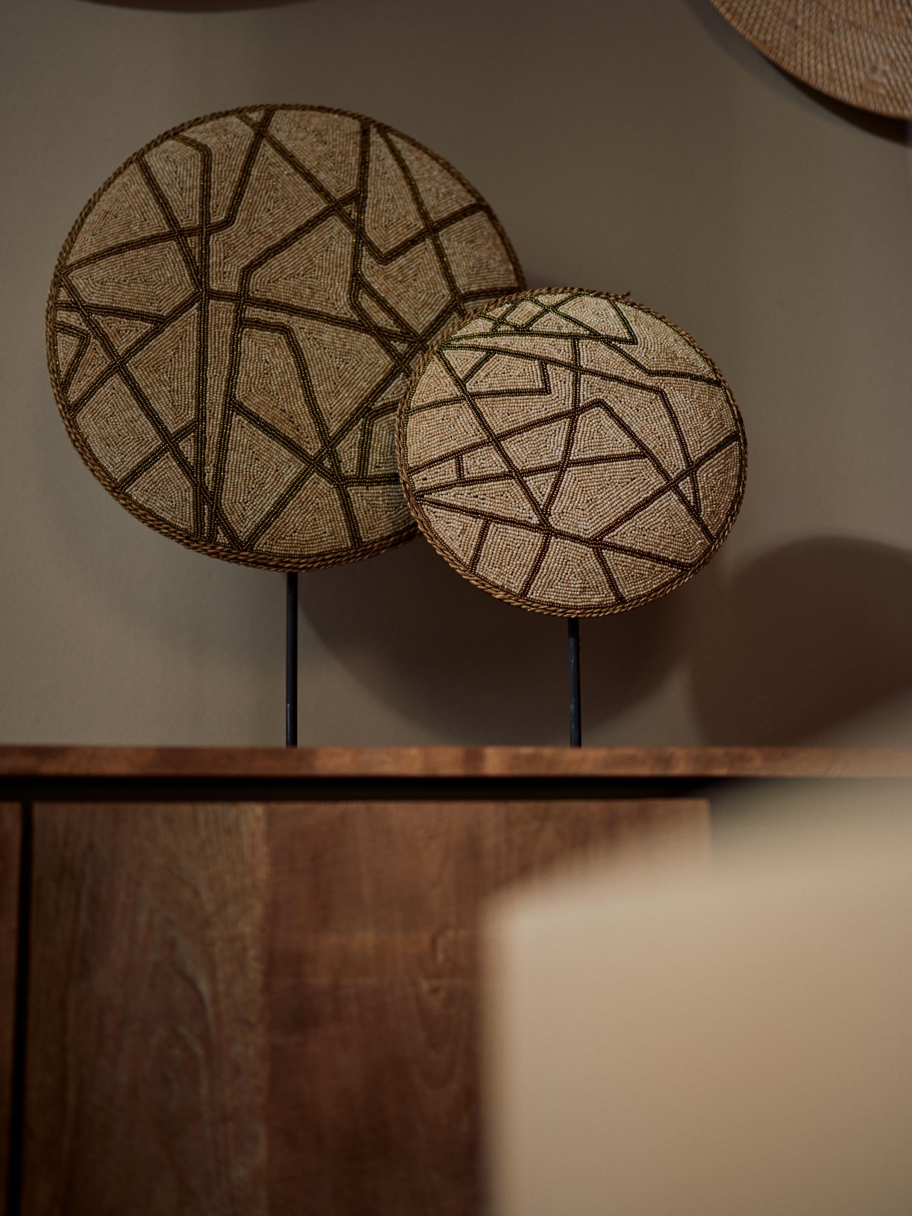 nitibe-ornament-on-stand2