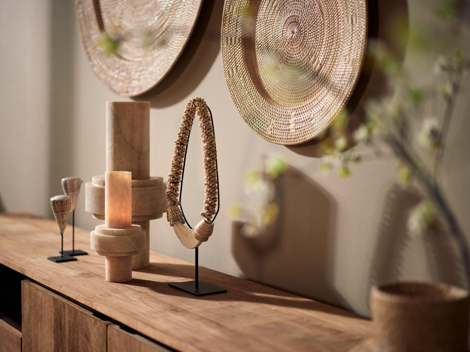 Bulan Sabit shell necklace on stand_2