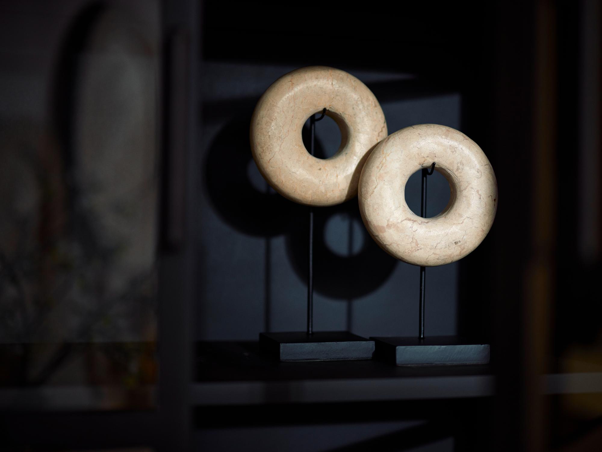 hanua-marble-ring-on-stand-extra-kecil-15-cm-high2