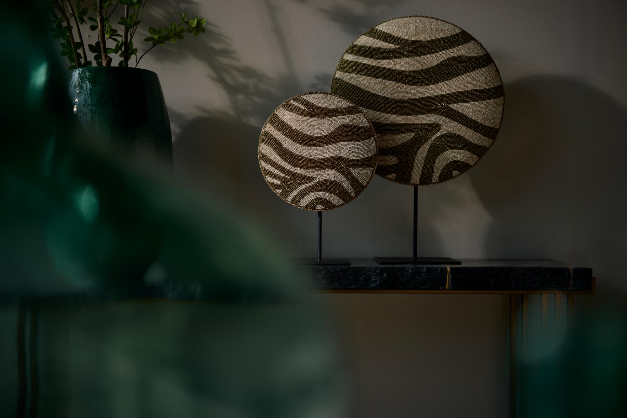 oisina-ornament-on-stand2