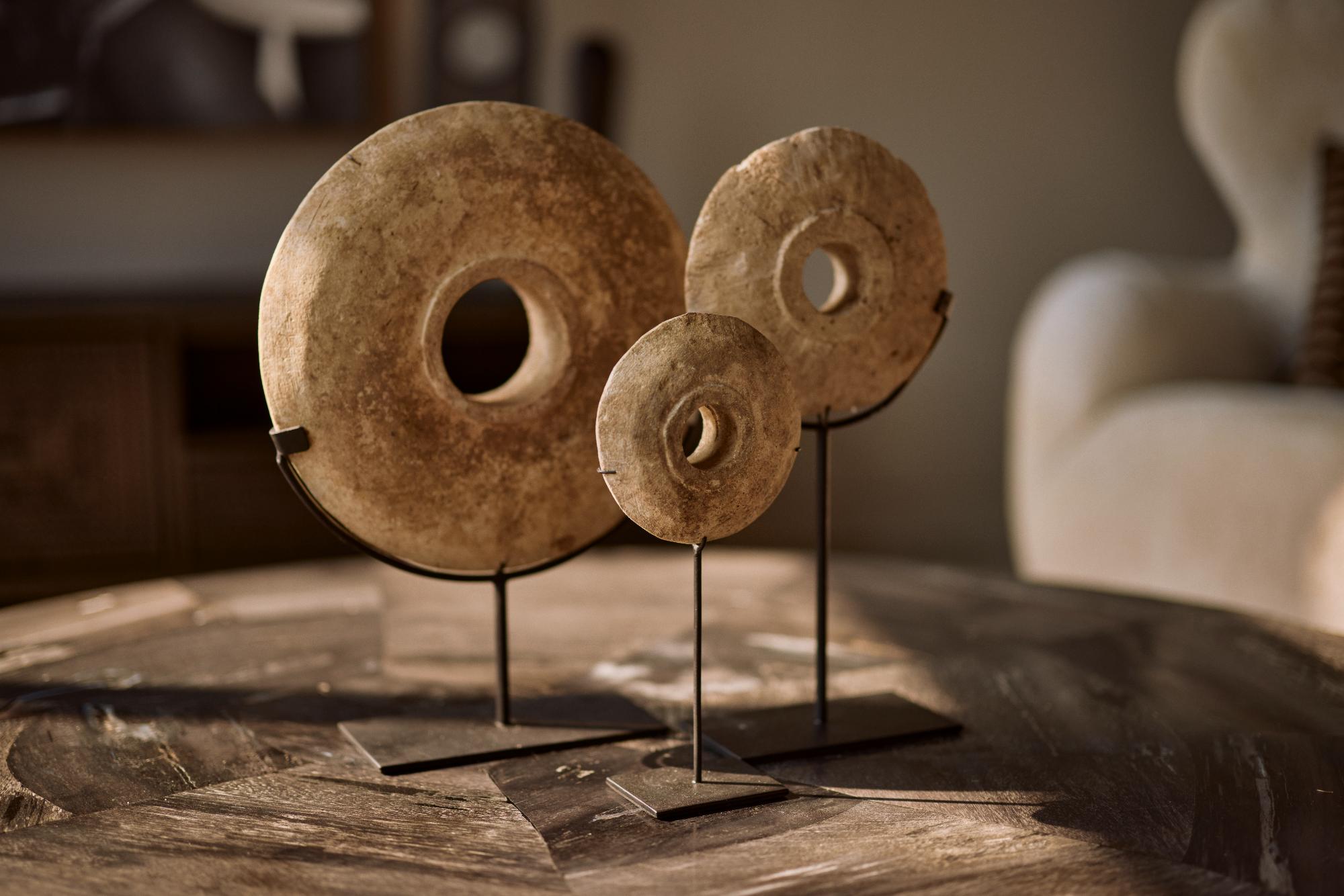 batanga-antique-stone-on-stand-s-2