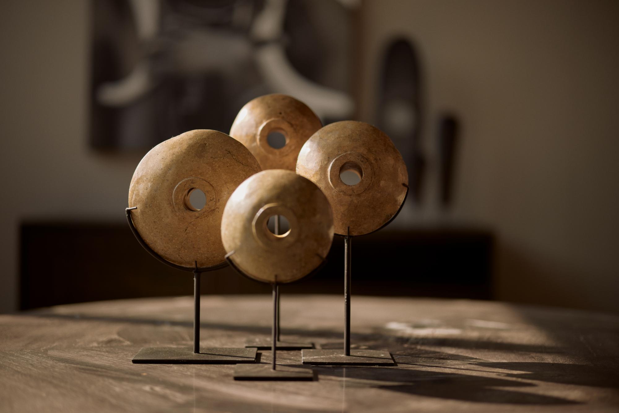 kampani-megalith-disc-on-stand3