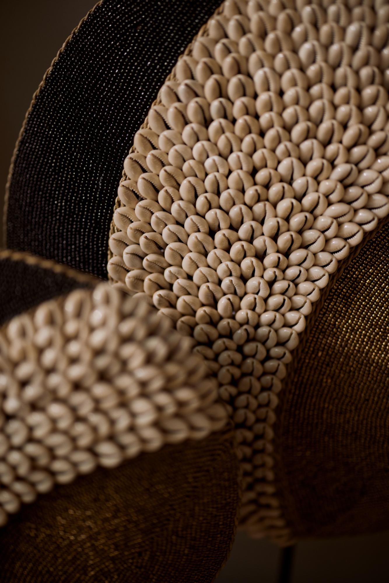 bimoni-ornament-on-stand4