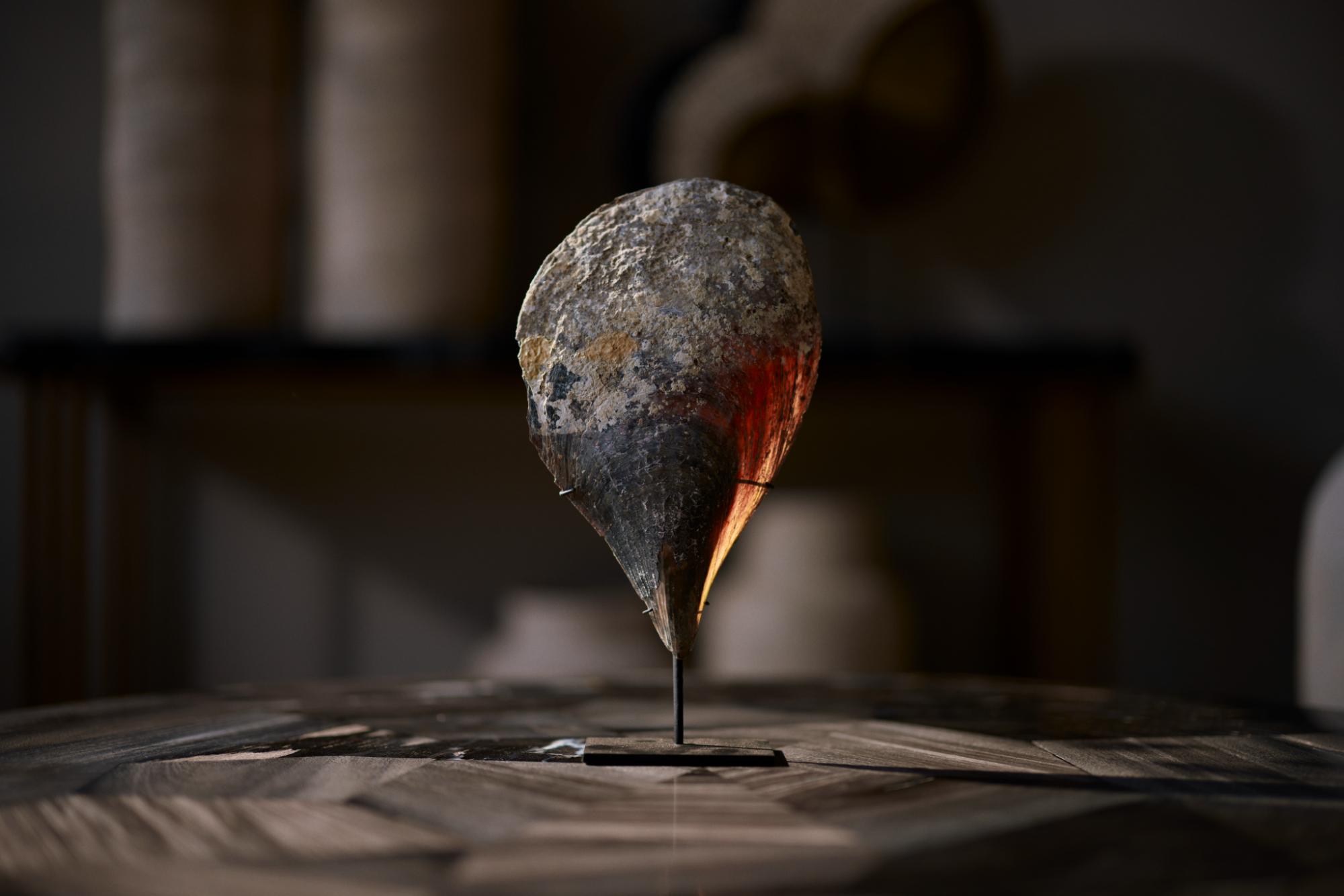 wadung-shell-on-stand2