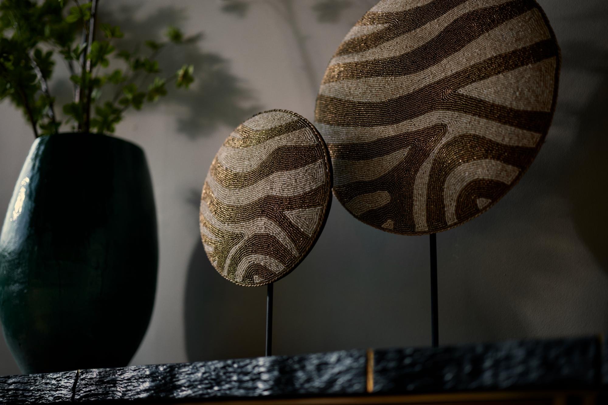 oisina-ornament-on-stand3