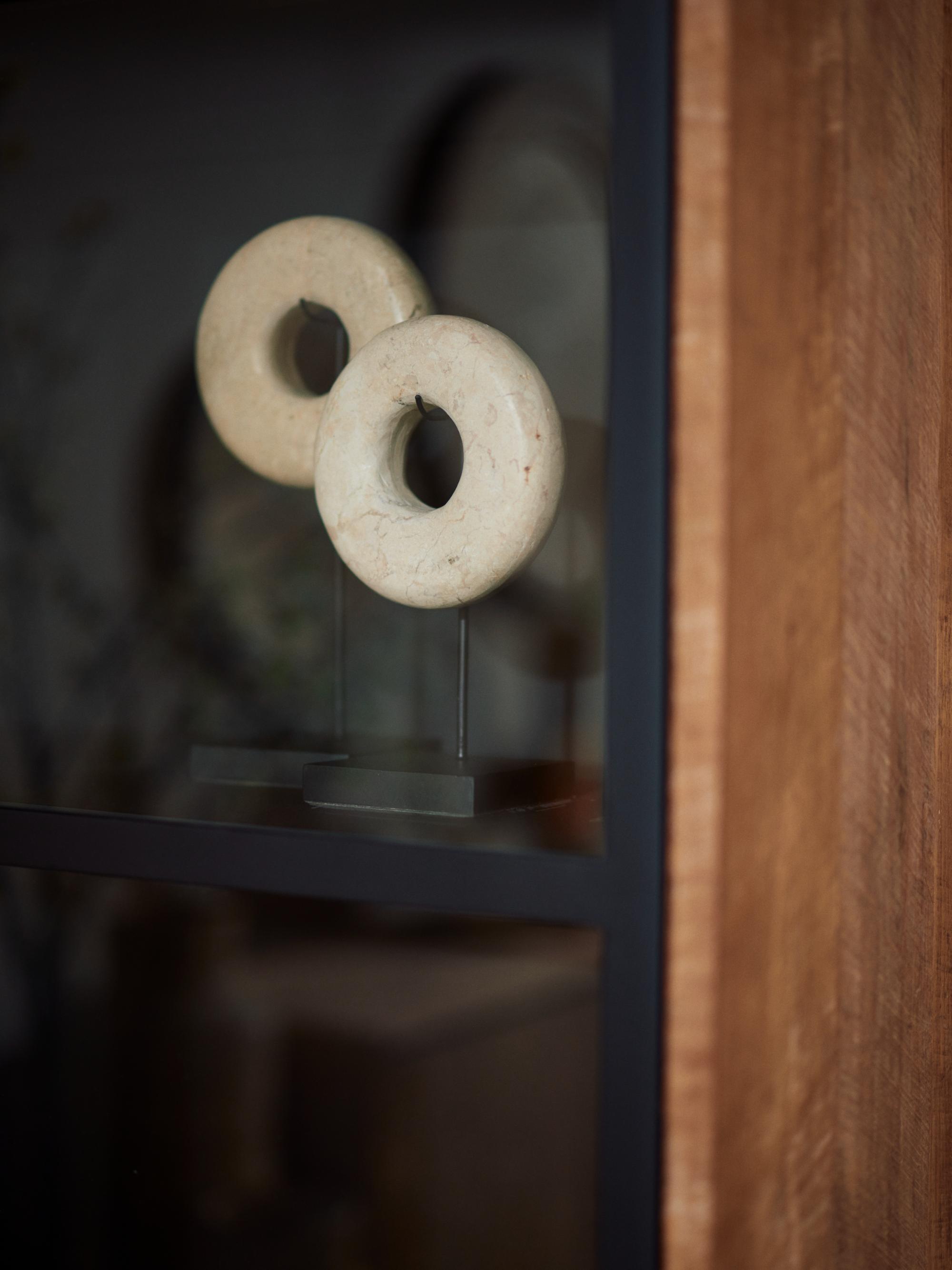 hanua-marble-ring-on-stand-extra-kecil-15-cm-high3