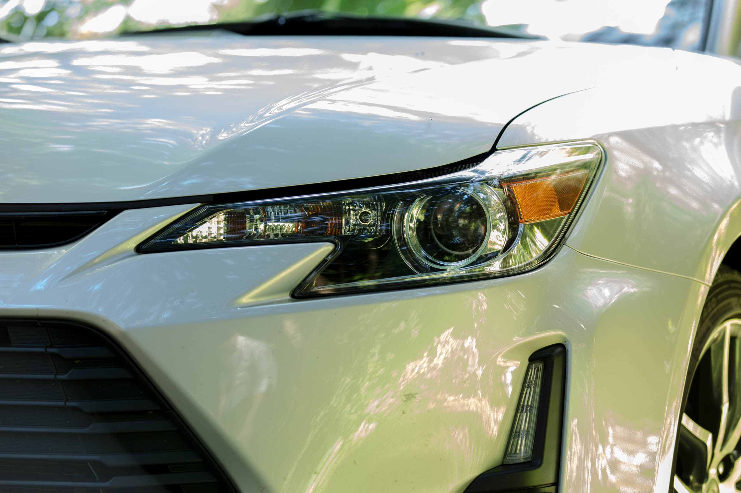 Left headlights of Scion tC