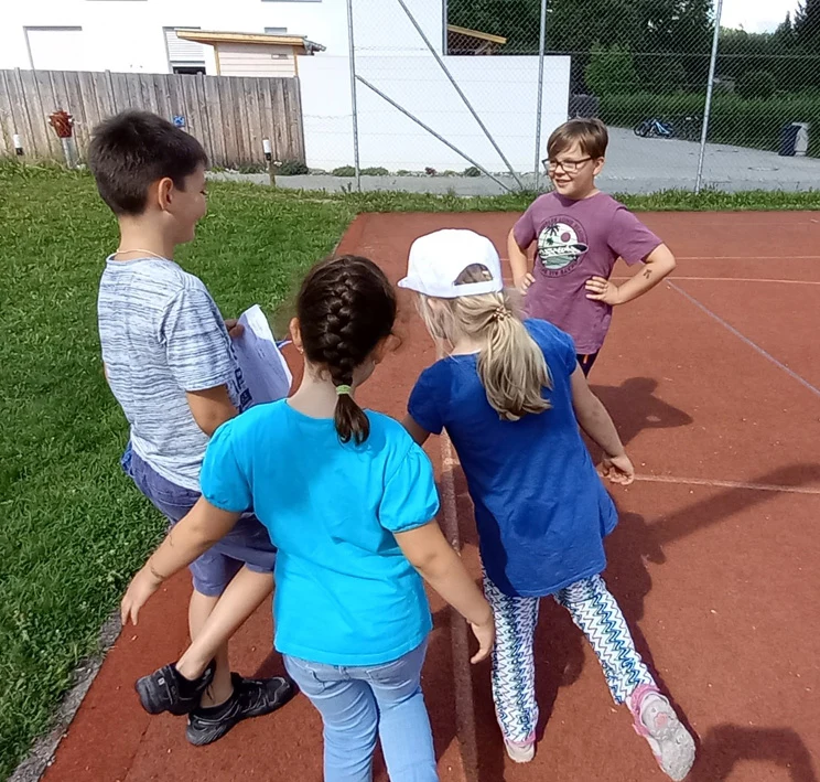 Pausenhof-Rallye der Vorschulkinder an der Grundschule Pausenhof-Rallye der Vorschulkinder an der Grundschule