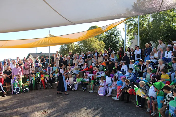 Feierliche Einschulung mit Mutmurmeln an der Grundschule
