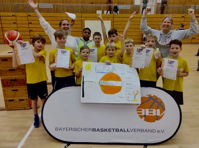 Hurra- Silbermedaille! Basketballturnier für Grundschulen in Wasserburg Hurra- Silbermedaille! Basketballturnier für Grundschulen in Wasserburg