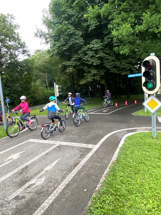 Sicher unterwegs mit dem Fahrrad - Fahrradführerschein der 4. Klassen