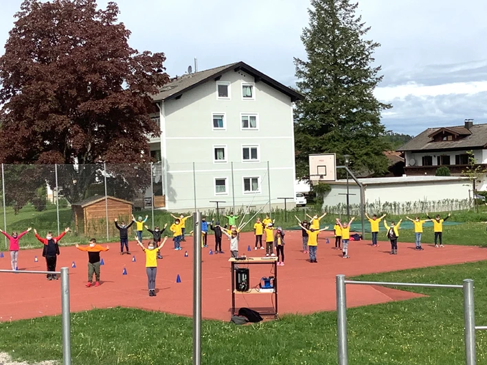 „Give me hope, my brothers, komm, wir schauen nach vorn …" „Give me hope, my brothers, komm, wir schauen nach vorn …"