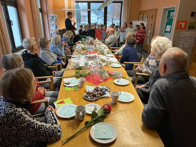 Ehrenamt mit großer Wirkung: 16 Lernpatinnen und Lernpaten begleiten Grundschulkinder im Alltag