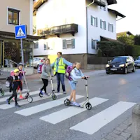 Schuljahresmotto 180507 Aktion Zu-Fuss Zebrastreifen 02