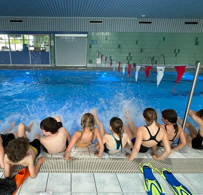 Viel Spaß beim Schwimmunterricht der dritten Klassen Viel Spaß beim Schwimmunterricht der dritten Klassen