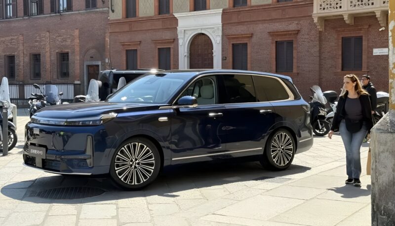 Galaxy M9 spotted: Geely’s 6-seater SUV boasts 1500 km range