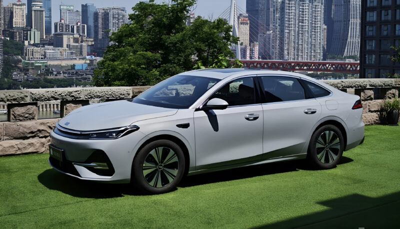 Geely Galaxy A7 EM-i introduces Leishen AI Hybrid 2.0 with 2,100 km range & 47.26% thermal efficiency