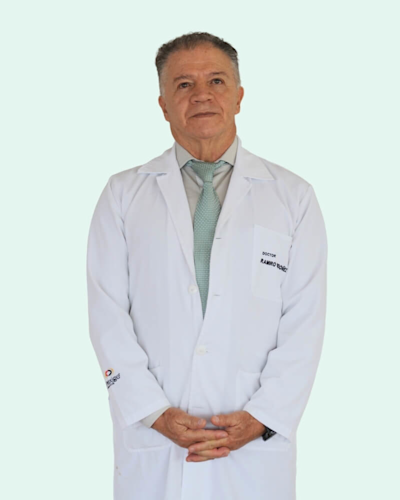 Fotografía de Dr. Carlos Ramiro Ordóñez Vásquez