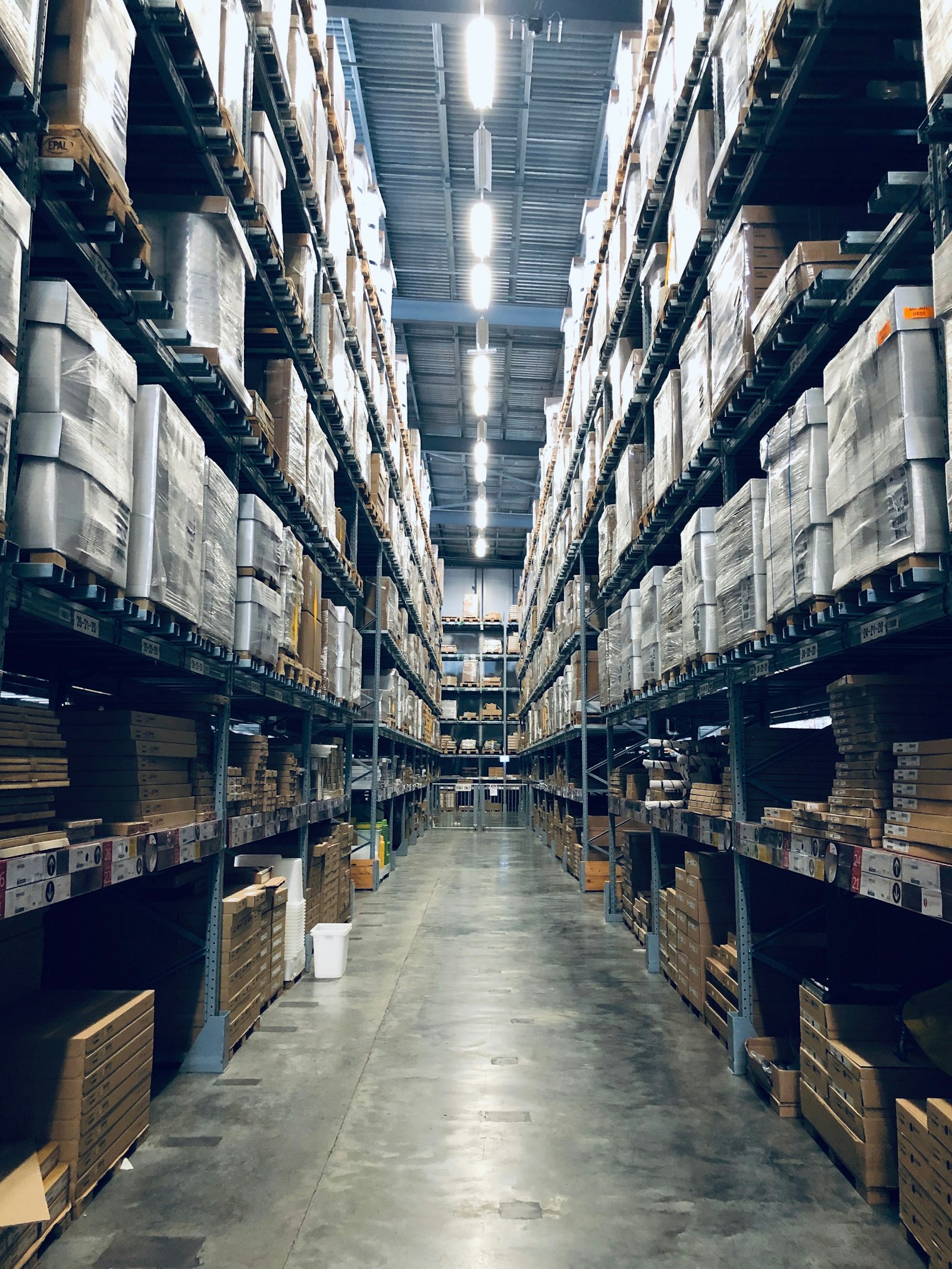 Inventory Pooling Strategies for Multi-Location Operators