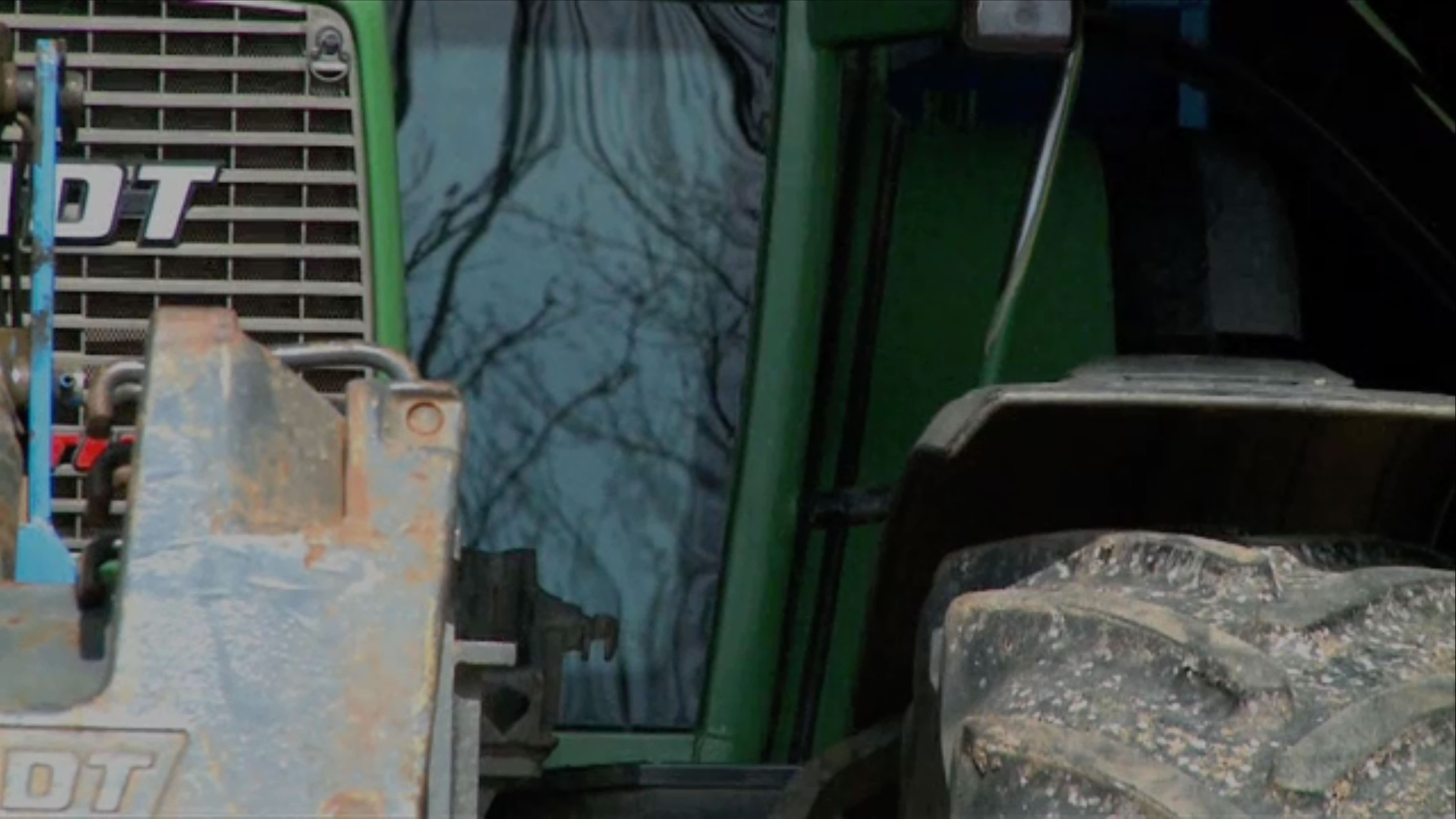 Roel van Tour's film depicts the 2012 flax harvest of Gert-Jan van Dongen and the process of converting part of that crop into a linseed oil from which we can then produce Flaxwood.