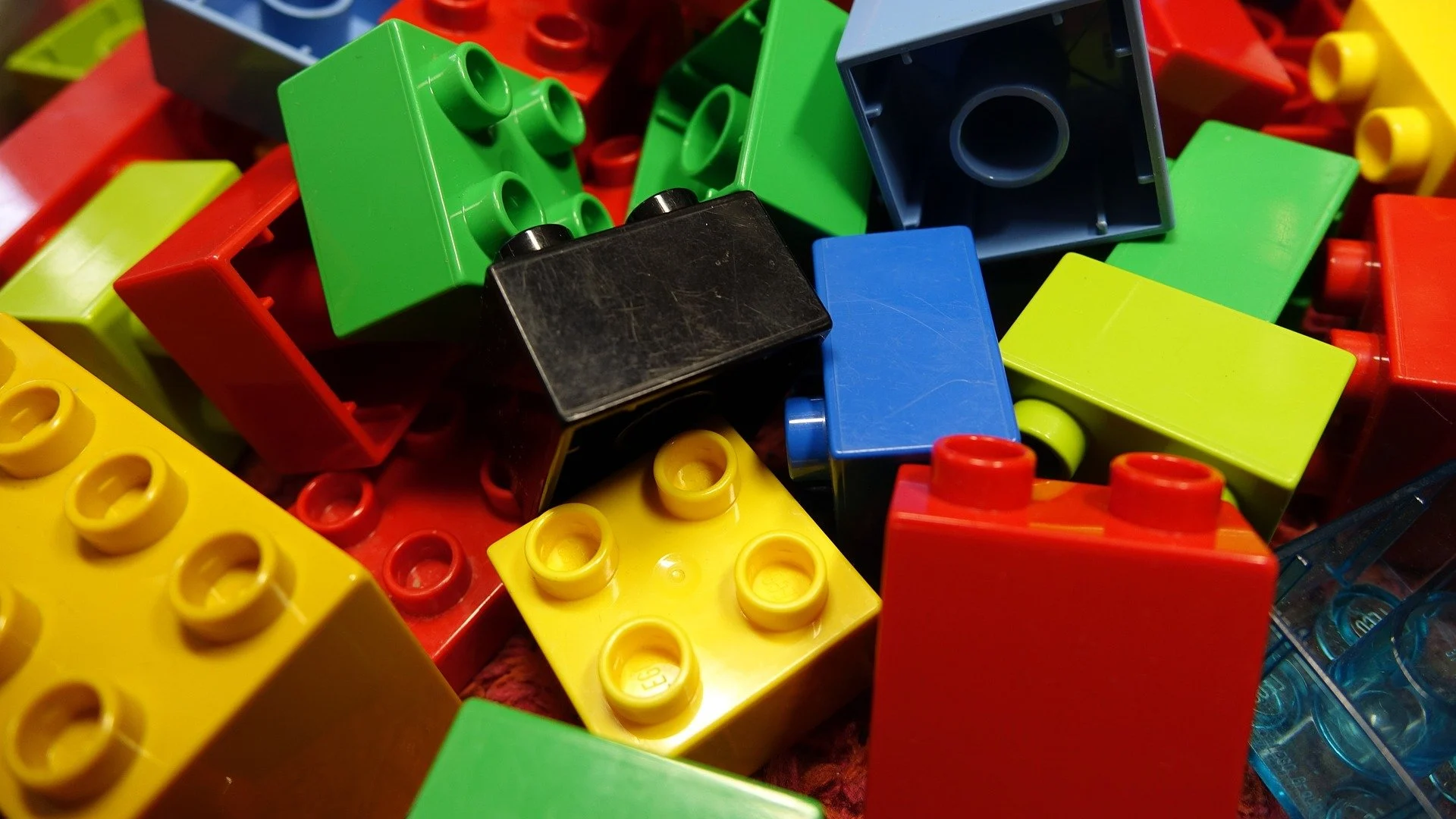 lego-blocks-2458575_1920