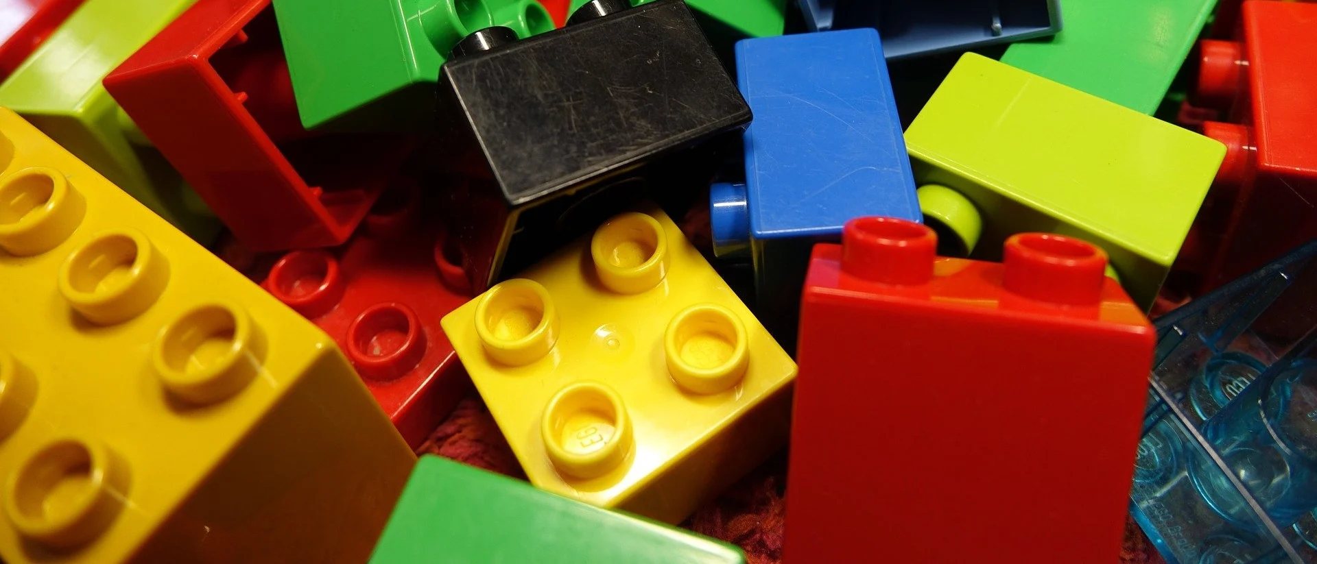 lego blocks 2458575 1920