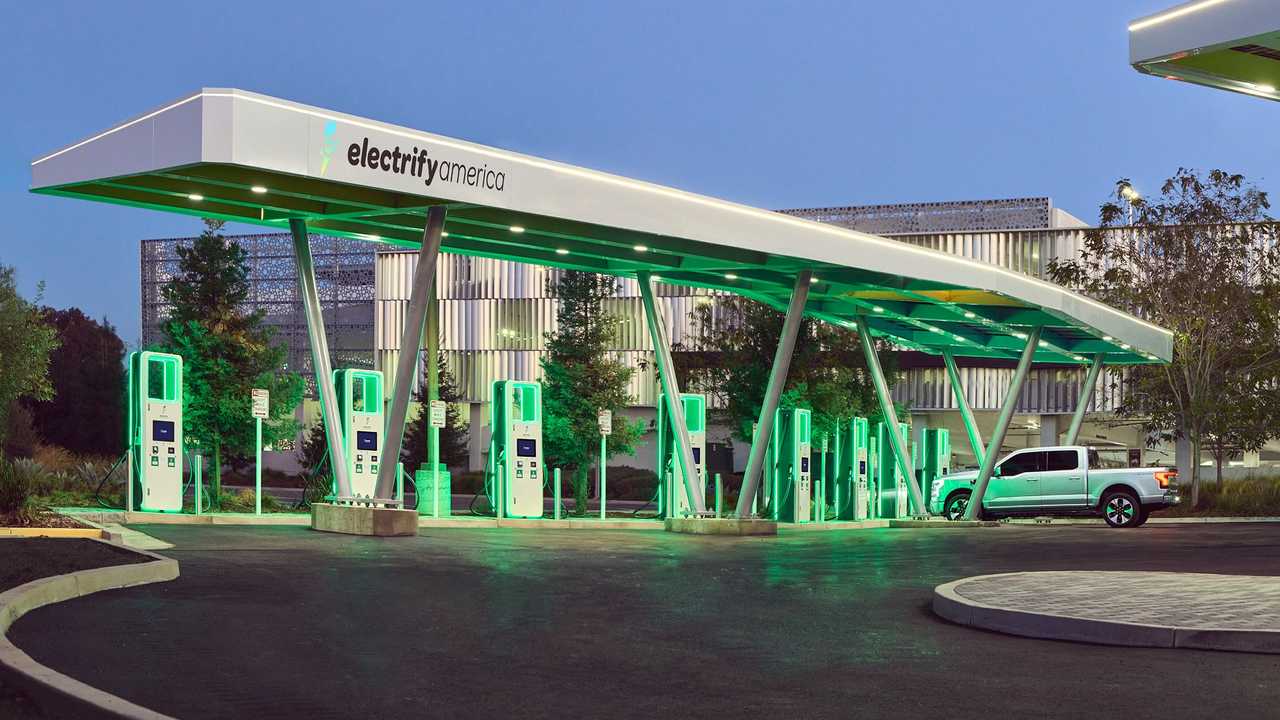 Electrify America’s 200th station in CA opened in November 2021, complete with solar canopies and curbside food delivery