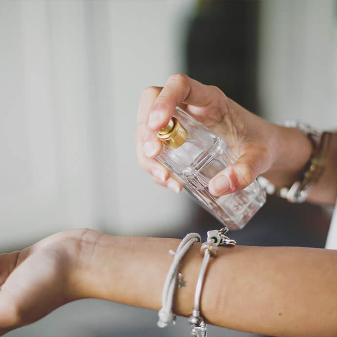 How to Make Fragrance Last Longer: Expert Tips for a Long-Lasting Scent ...