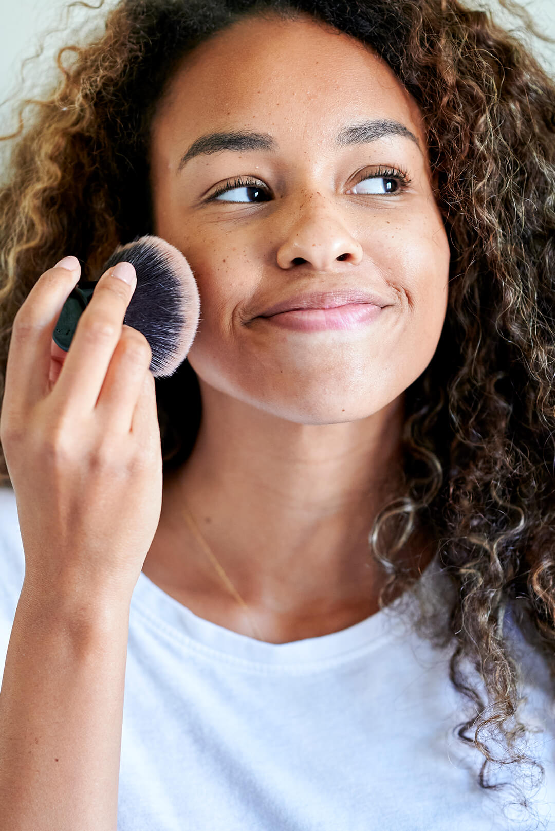 How to Apply Powder Foundation, Tips From a Pro