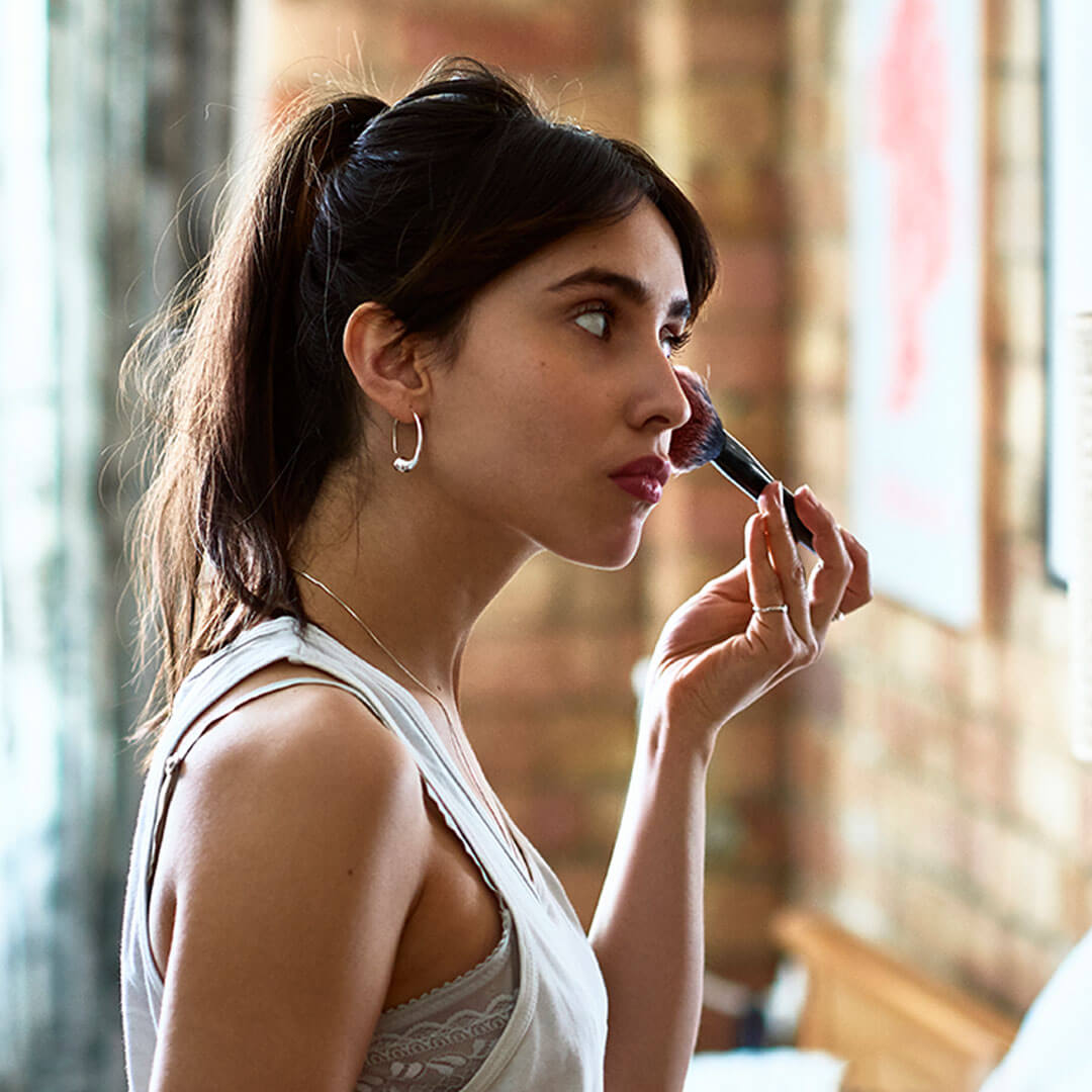 How to Apply Cream Bronzer: 9 Expert Makeup Artist Tips | IPSY