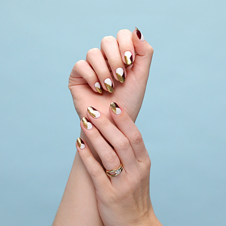 Elegant Short Nail Geometric Edge Design
