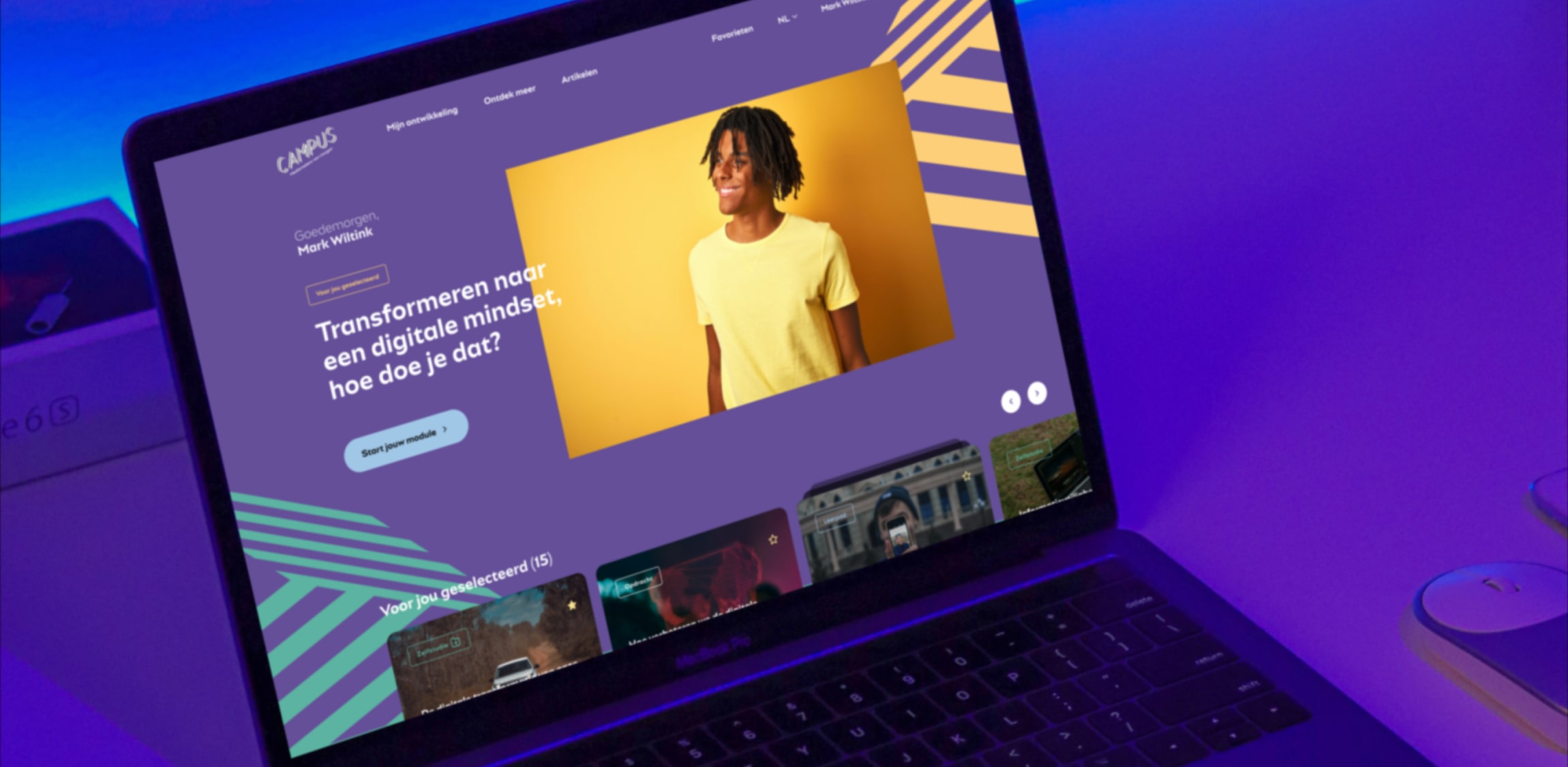 Een pagina van DPG media uitgelicht op een laptop. 