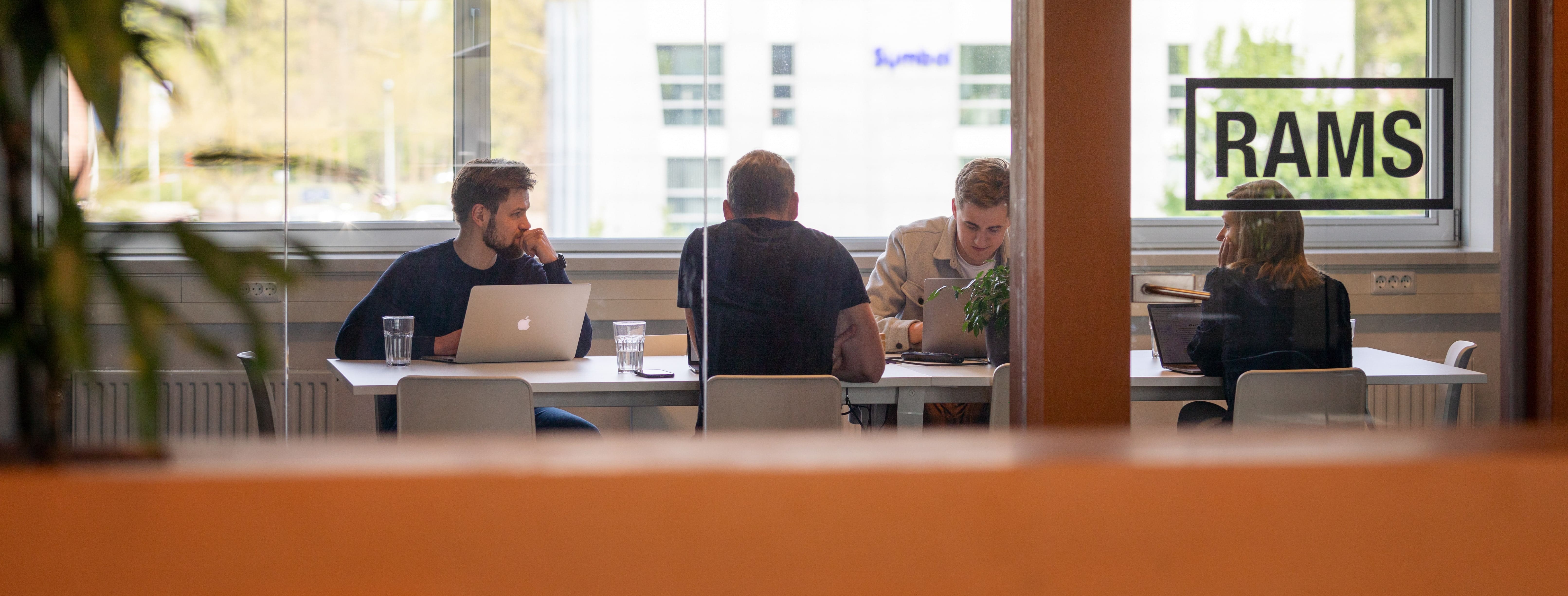 De meeting ruimte genaamd RAMS. 