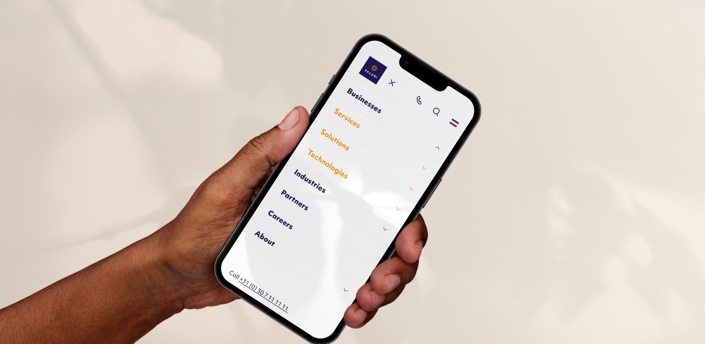 De opengeklapte menu van de website van Valori