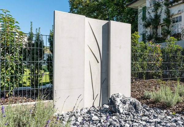 Vous connaissez généralement le béton comme béton apparent ou avec une surface lisse ? Il peut en être autrement : les matrices permettent d'obtenir une surface structurée unique.