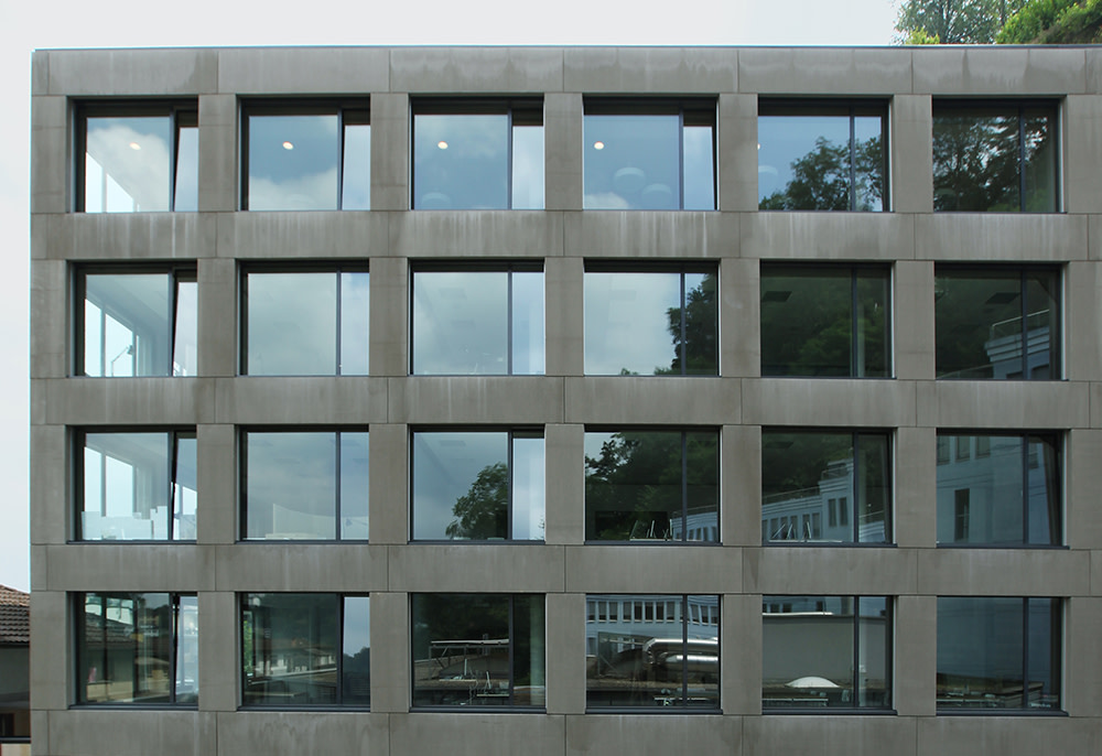 Vue de la façade de l'extérieur