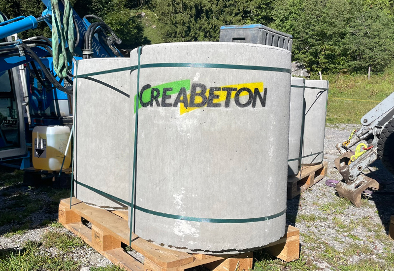 Des tuyaux en béton prêts à partir