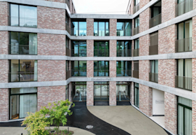 Ont été utilisés entre autres ELEF<sup>®</sup> Eléments de façade gris, lisses de décoffrage.