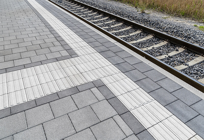 Bordures de sécurité pour un guidage sans obstacle