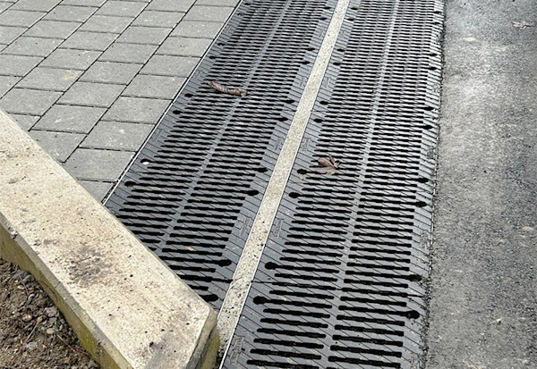 Für den Neubau eines Mehrfamilienhauses in Wohlenschwil haben wir zwei parallel verlaufende BIRCOsir<sup>®</sup> Rinnen geliefert, für eine optimale Entwässerung.