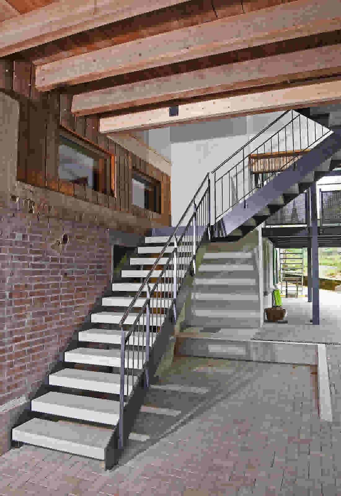 Stahltreppe mit Betonstufen