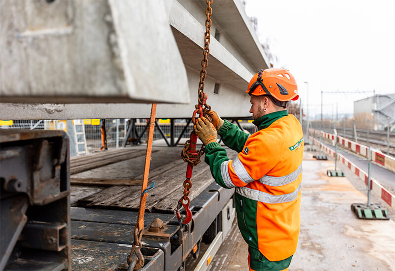 Sécurisation du chargement des tabliers en béton préfabriqué.