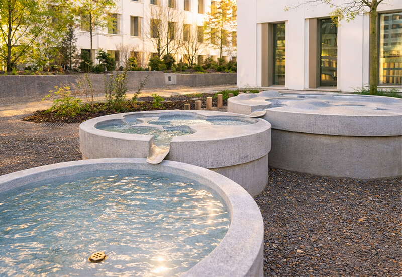 Wasserspielbrunnen aus Beton