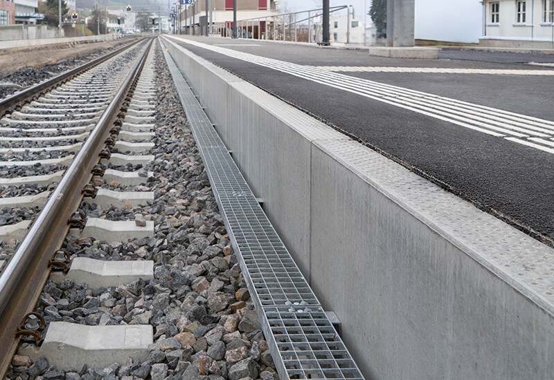 Angle de quai permettant de monter et de descendre sans obstacle à la gare
